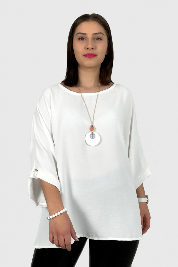 Bluzka plus size w kolorze białym oversize z naszyjnikiem LUPE 2