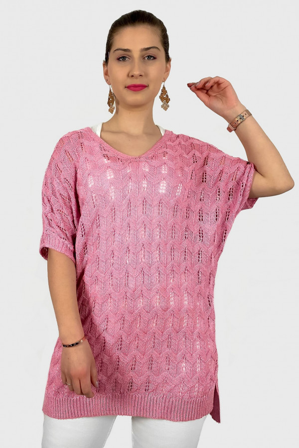 Sweter damski w kolorze indyjskiego różu oversize ażurowy w serek Diana 2
