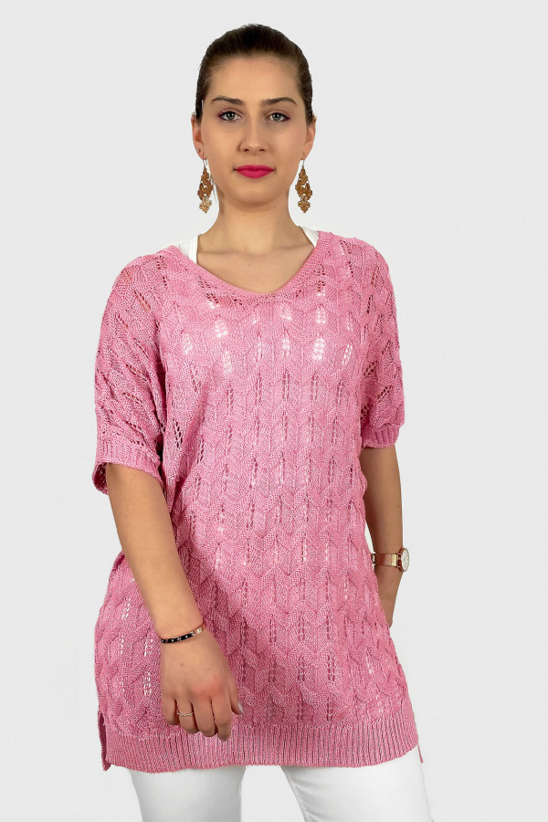Sweter damski w kolorze indyjskiego różu oversize ażurowy w serek Diana 1