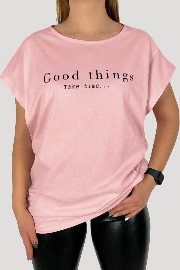 T-shirt damski plus size w kolorze pudrowym good things take time