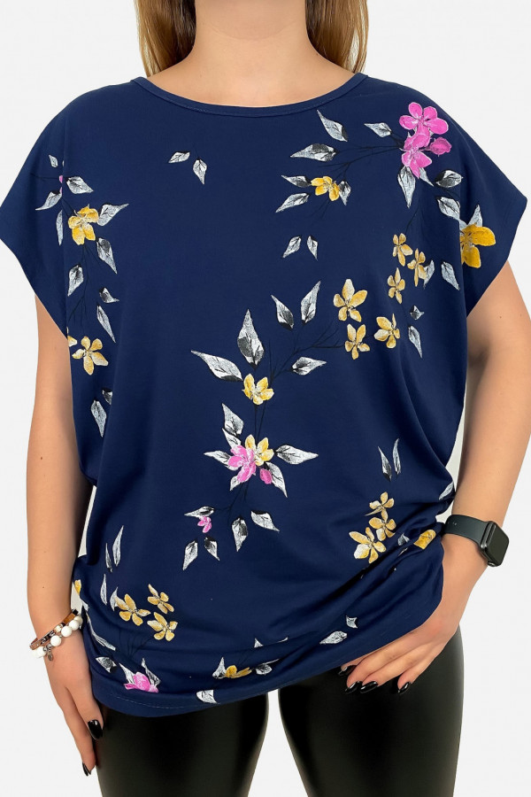 T-shirt damski plus size w kolorze granatowym gałązki kwiaty