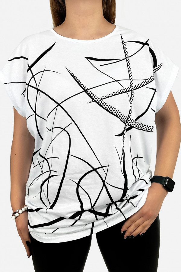 T-shirt damski plus size w kolorze białym geometryczny wzór