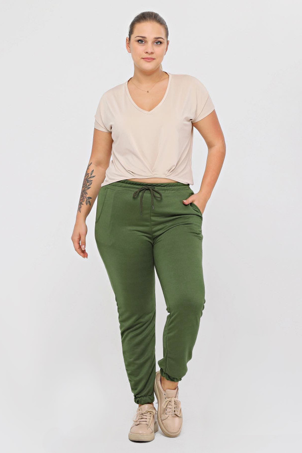 Spodnie dresowe damskie w kolorze oliwkowym plus size basic Yokko 1
