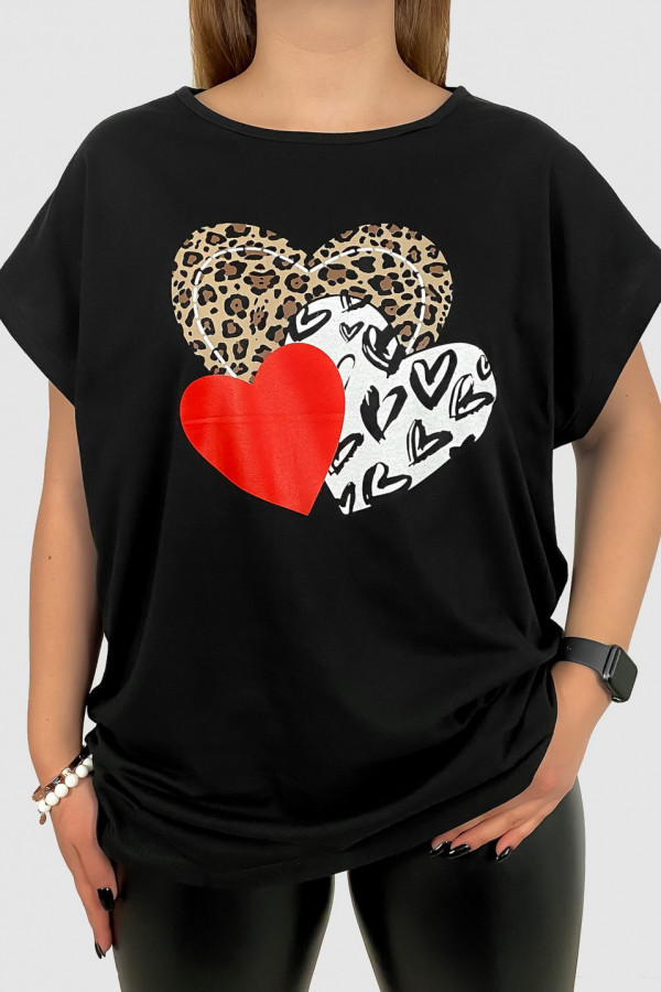 T-shirt damski plus size w kolorze czarnym print serca trio hearts