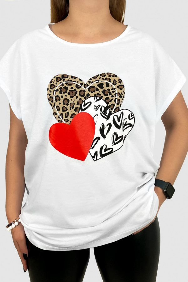 T-shirt damski plus size w kolorze białym print serca trio hearts