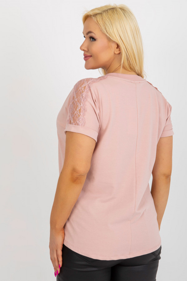 Bluzka plus size w kolorze pudrowym dekolt serek rękaw z koronką 6