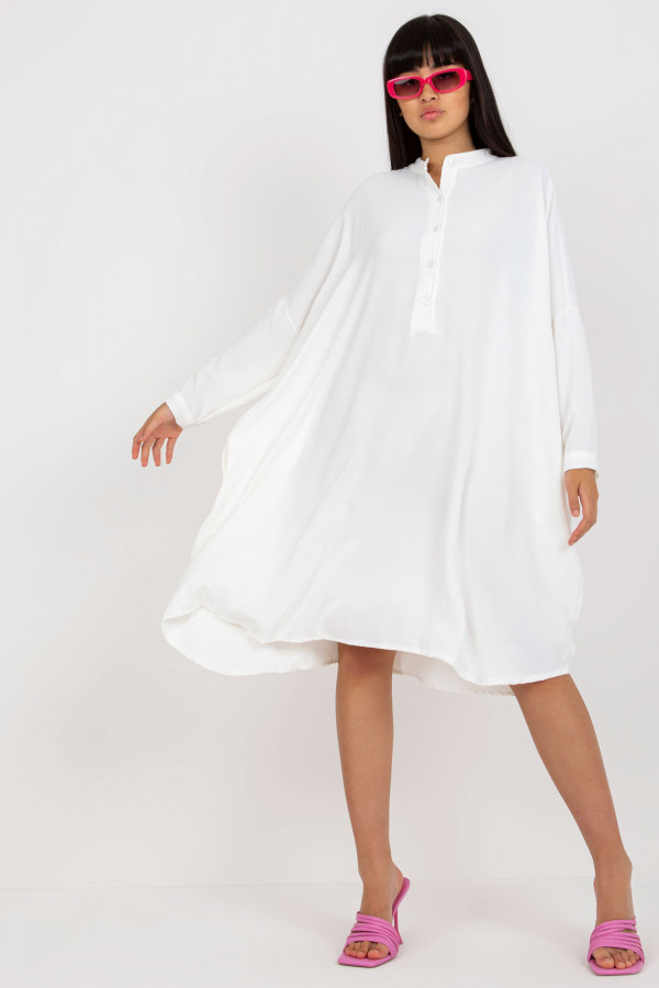 Luźna koszula sukienka w kolorze białym dekolt guziki Vicky 1