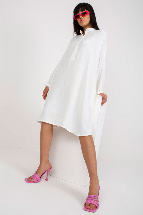 Luźna koszula sukienka w kolorze białym dekolt guziki Vicky 3