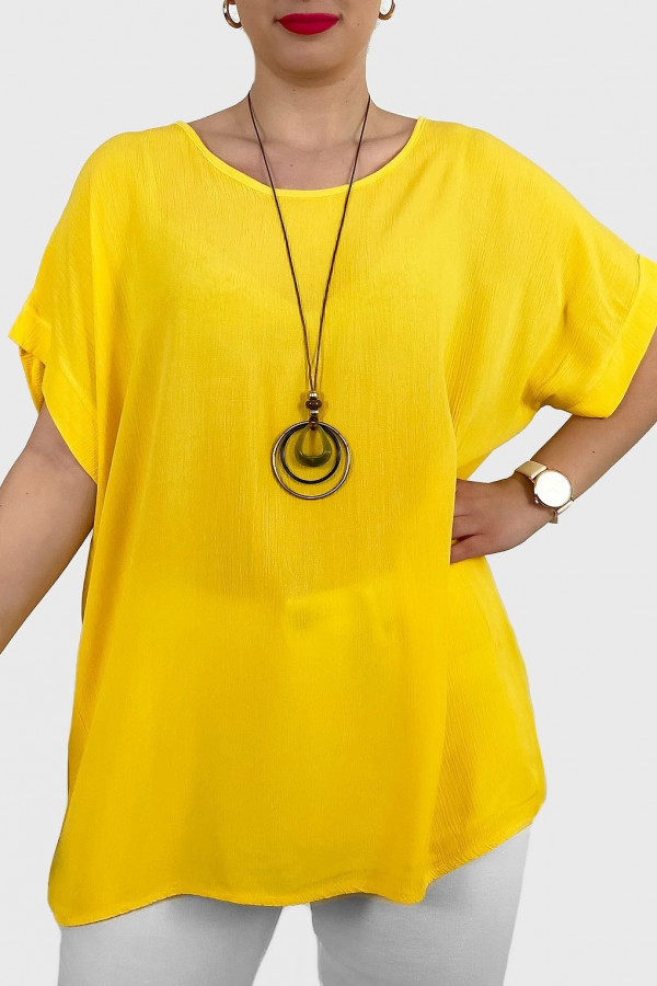 Luźna bluzka w słoneczno żółtym kolorze z naszyjnikiem Naomi