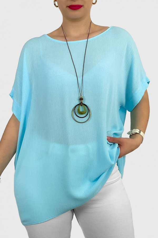 Luźna bluzka w kolorze błękitnym z naszyjnikiem Naomi