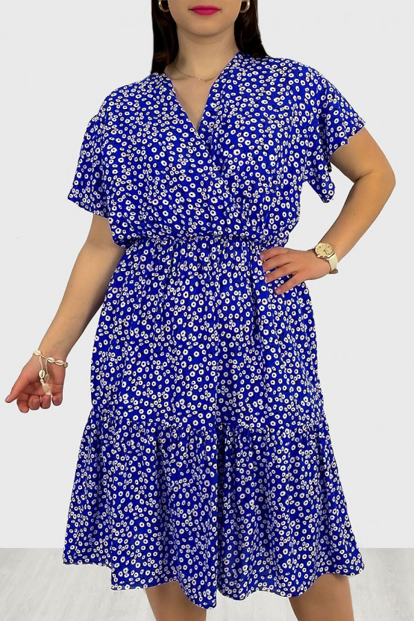 Sukienka plus size w kolorze niebieskim wzór zielone kwiaty Andrea