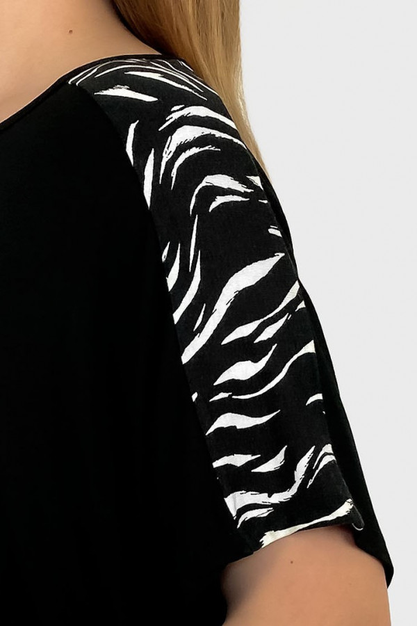 Bluzka damska plus size z wiskozy w kolorze czarnym wzór zebra na ramionach