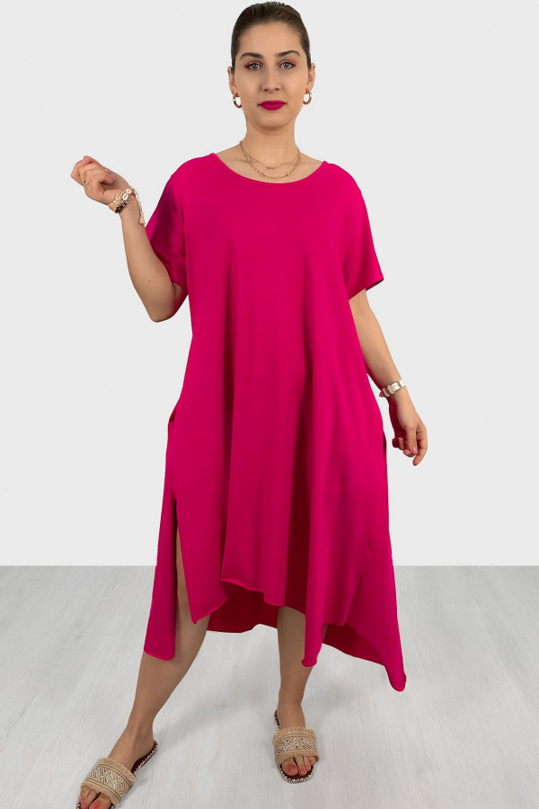 Asymetryczna sukienka plus size w kolorze fuksji długie boki kieszenie Lissa 2