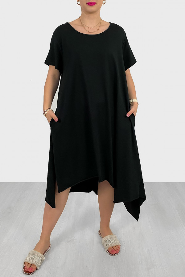 Asymetryczna sukienka plus size w kolorze czarnym długie boki kieszenie Lissa