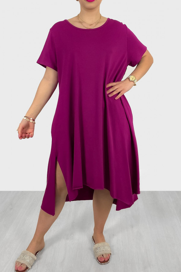 Asymetryczna sukienka plus size w kolorze magenta długie boki kieszenie Lissa