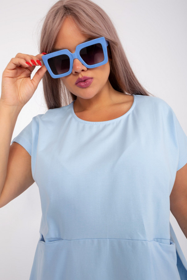 Bluzka damska plus size w kolorze błękitnym kieszenie rozcięcia 1
