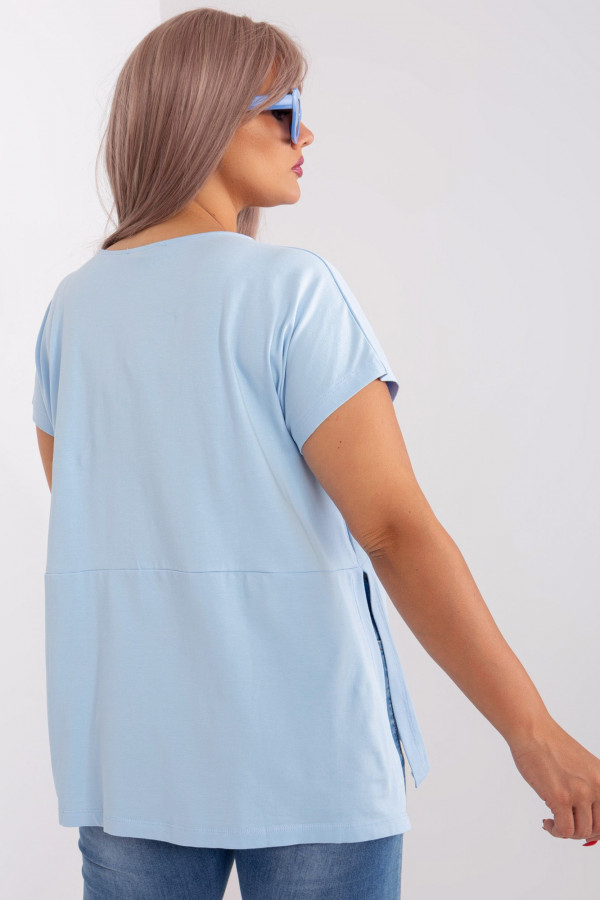 Bluzka damska plus size w kolorze błękitnym kieszenie rozcięcia 4