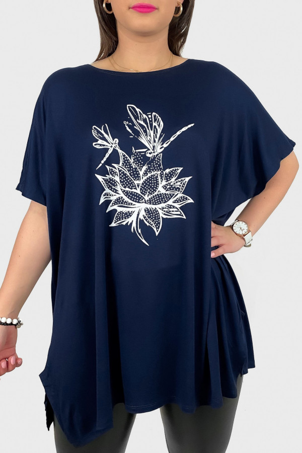 Tunika plus size luźna bluzka z wiskozy w kolorze granatowym kwiat ważki