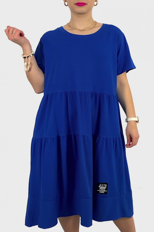 Sukienka plus size w kolorze kobaltowym krótki rękawem falbany Agnes