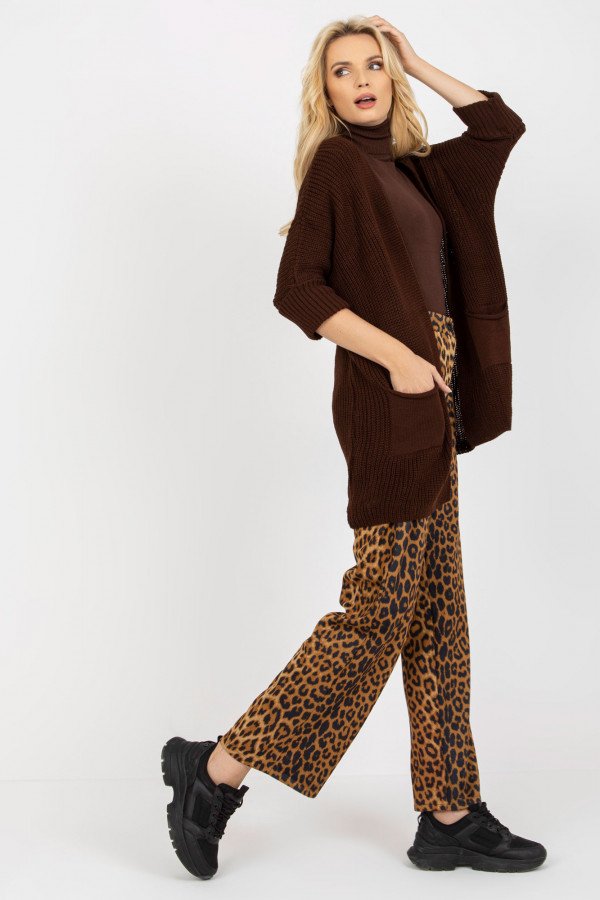 Kardigan sweter damski w kolorze ciemno brązowym z kieszeniami luźna narzutka Moreno 3