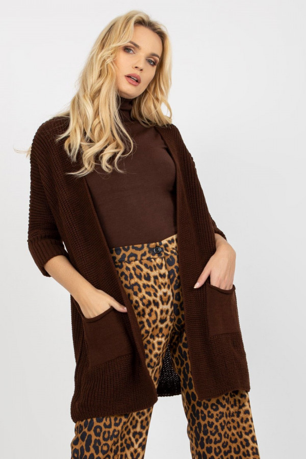Kardigan sweter damski w kolorze ciemno brązowym z kieszeniami luźna narzutka Moreno 5