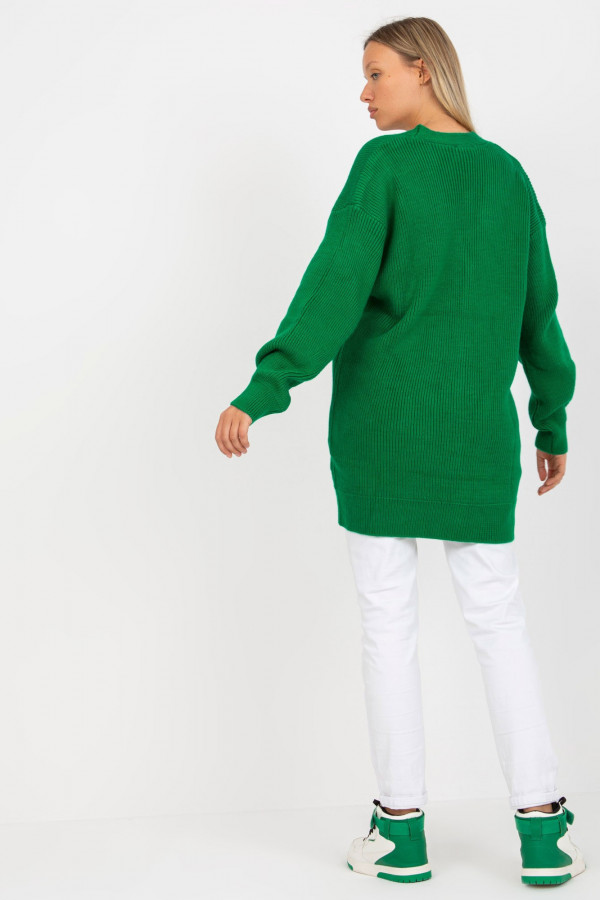 Długi oversize sweter damski z guzikami w kolorze zielonym kardigan narzutka Kaira 6