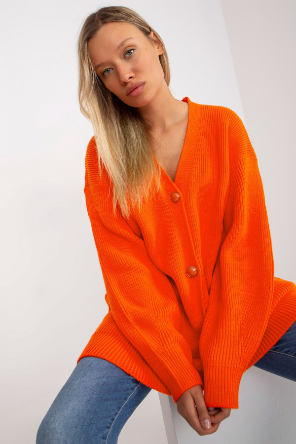 Długi oversize sweter damski z guzikami w kolorze pomarańczowym kardigan narzutka Kaira 1