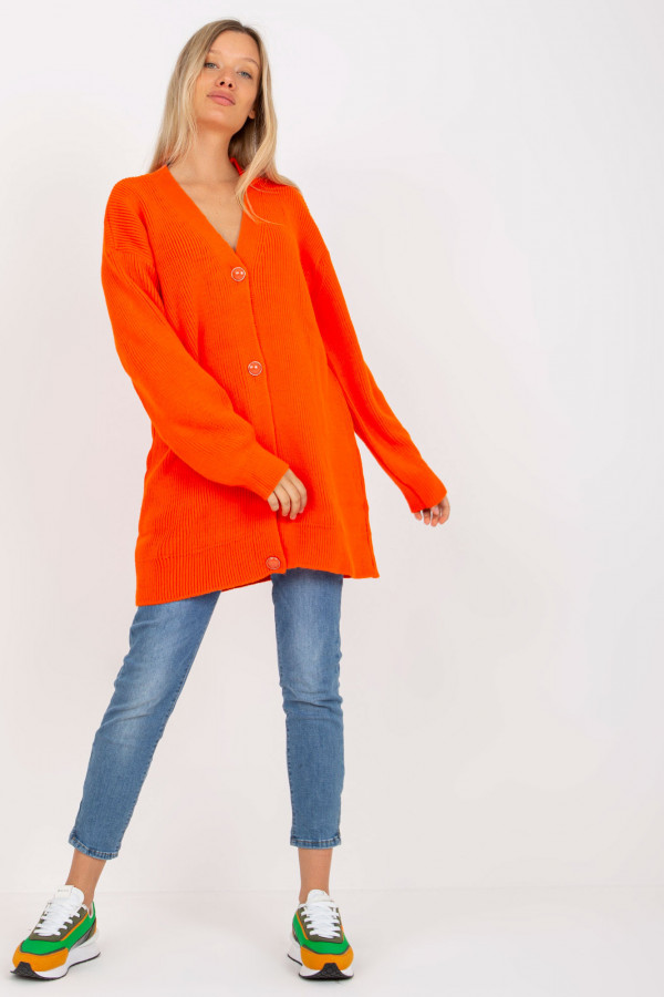 Długi oversize sweter damski z guzikami w kolorze pomarańczowym kardigan narzutka Kaira 3