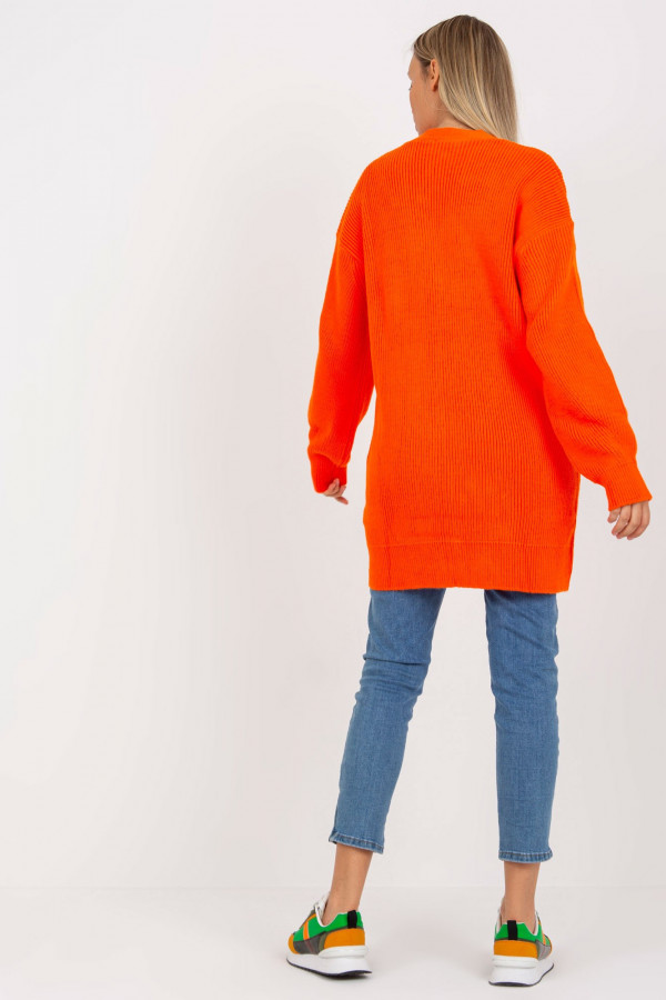 Długi oversize sweter damski z guzikami w kolorze pomarańczowym kardigan narzutka Kaira 2