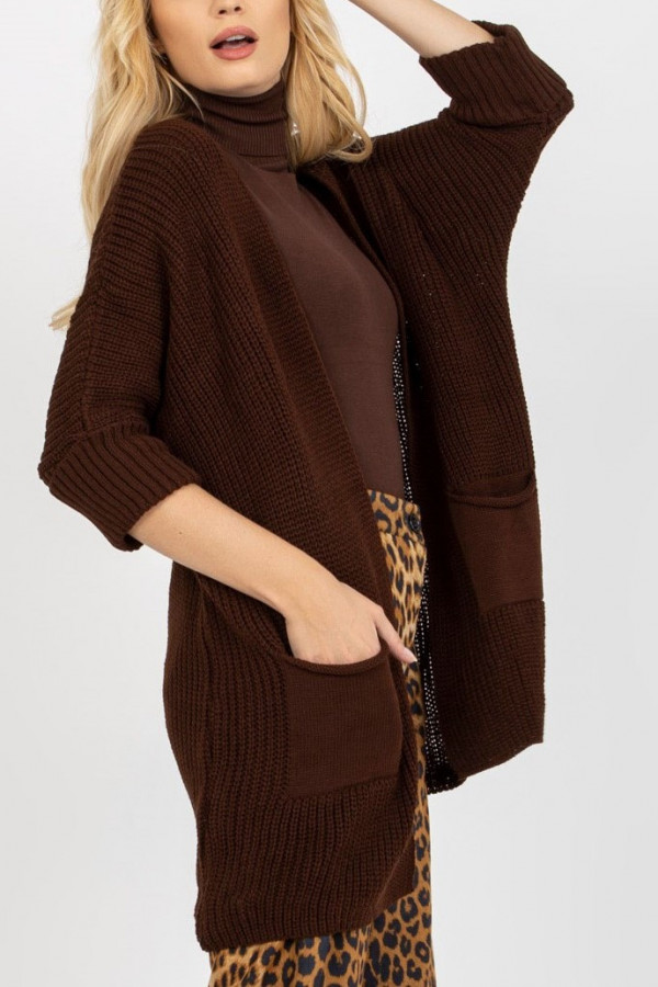 Kardigan sweter damski w kolorze ciemno brązowym z kieszeniami luźna narzutka Moreno