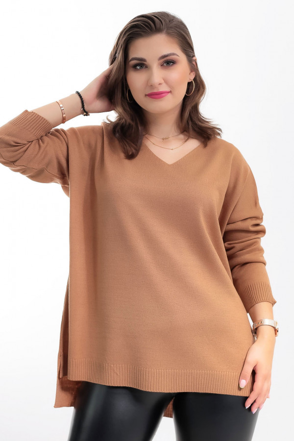 Lekki sweter damski w kolorze camelowy dekolt w serek V Polly 1