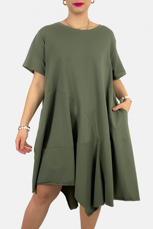 Sukienka plus size w kolorze khaki z kieszeniami asymetryczny przód Ariadna 2