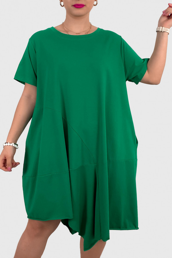 Sukienka plus size w kolorze zielonym z kieszeniami asymetryczny przód Ariadna 1