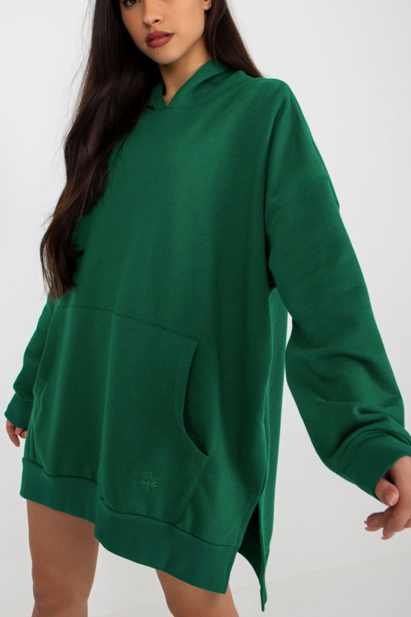 Bluza plus size z kapturem w kolorze zielonym rozcięcia dłuższy tył Salma