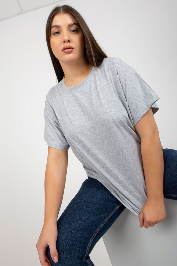 Wygodna bluzka damska plus size w kolorze szarym dłuższy tył krótki rękaw Doni 3