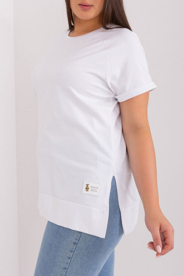 Bluzka damska plus size w kolorze białym rozcięcia naszywka miś Miriam