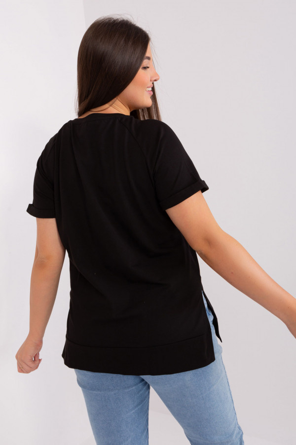 Bluzka damska plus size w kolorze czarnym rozcięcia naszywka miś Miriam 4