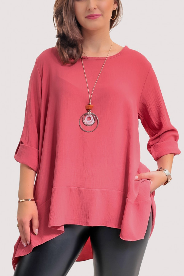 Asymetryczna bluzka falbana w kolorze indyjskiego różu podpinany rękaw 3/4 z naszyjnikiem Helen
