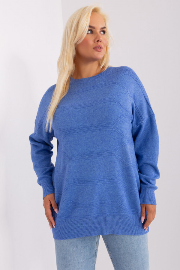 Sweter damski plus size w kolorze niebieskim z delikatnym wzorem milutki cozy 5