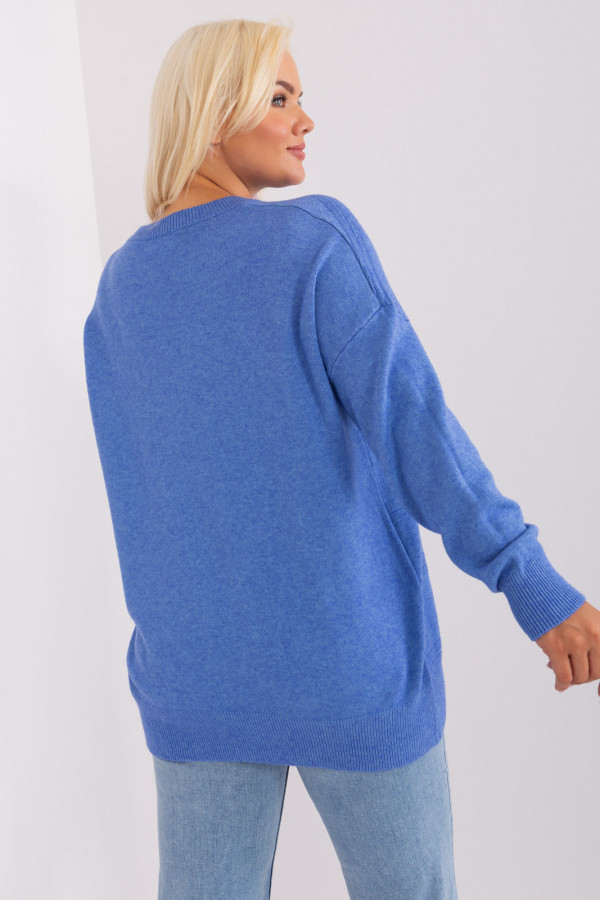 Sweter damski plus size w kolorze niebieskim z delikatnym wzorem milutki cozy 1