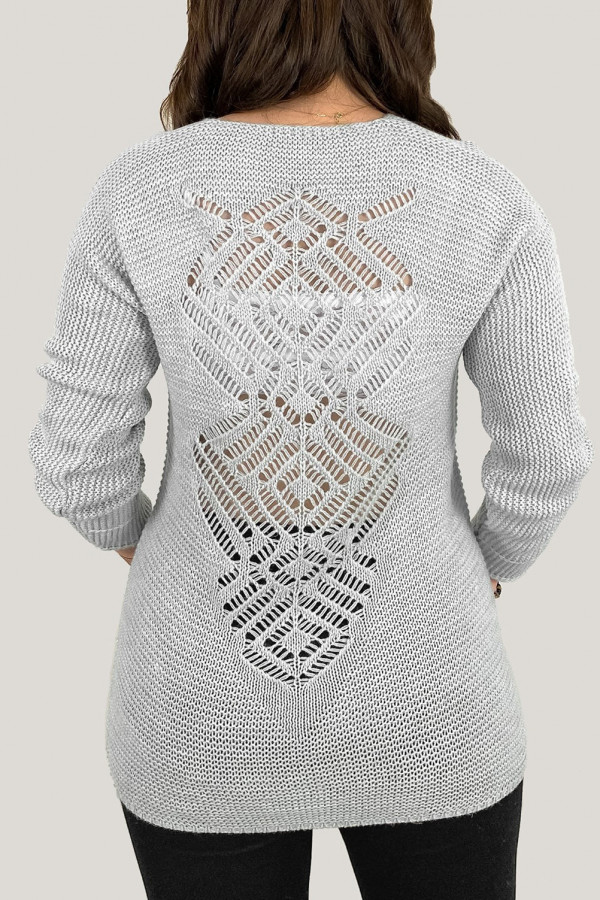 Sweter damski w kolorze szarym ażurowy wzór na plecach 2