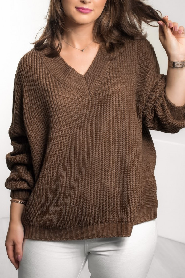 Sweter damski oversize w kolorze brązowym dekolt w serek V Susan