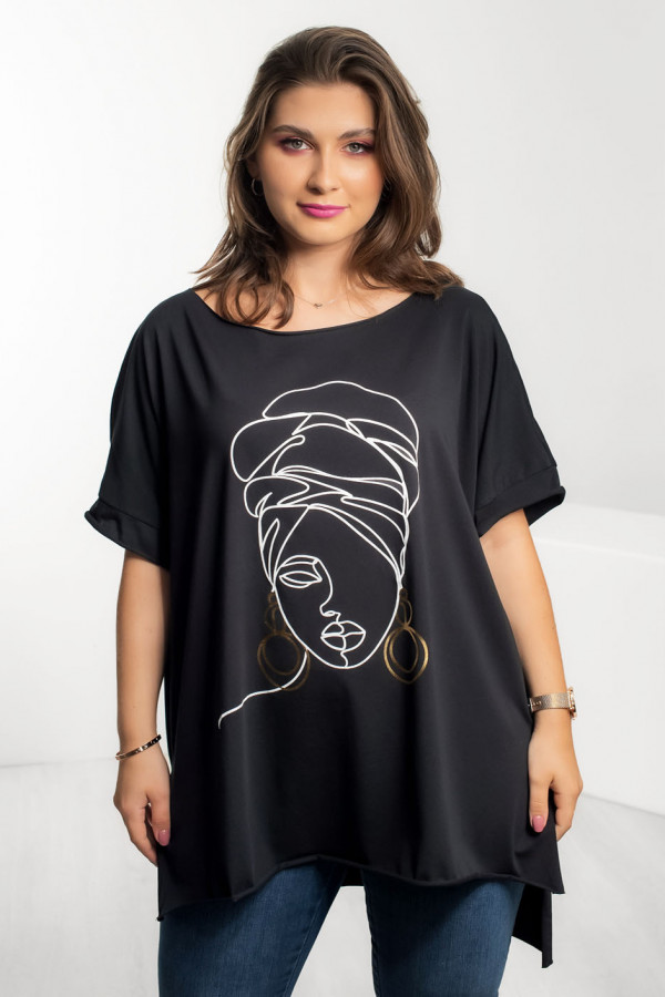 Bluzka damska w kolorze czarnym oversize dłuższy tył print kobieta kok 2