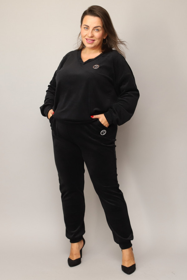 Welurowy dres damski plus size w kolorze czarnym komplet spodnie i bluza w serek Patty
