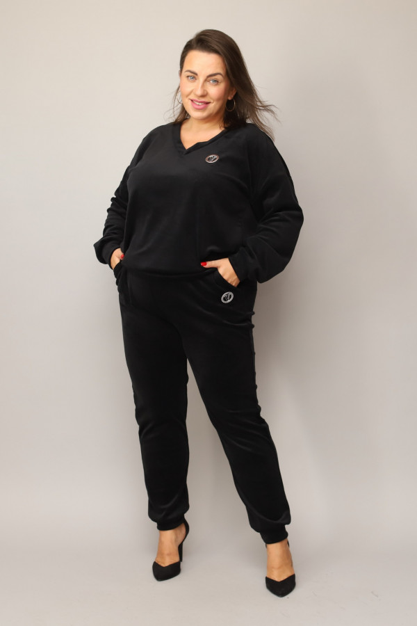 Welurowy dres damski plus size w kolorze czarnym komplet spodnie i bluza w serek Patty 5