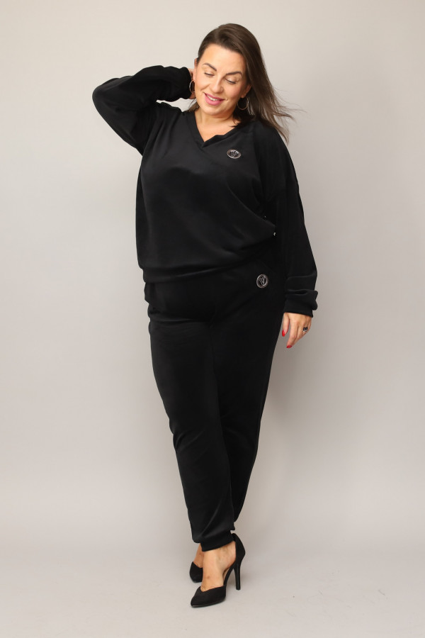 Welurowy dres damski plus size w kolorze czarnym komplet spodnie i bluza w serek Patty 6