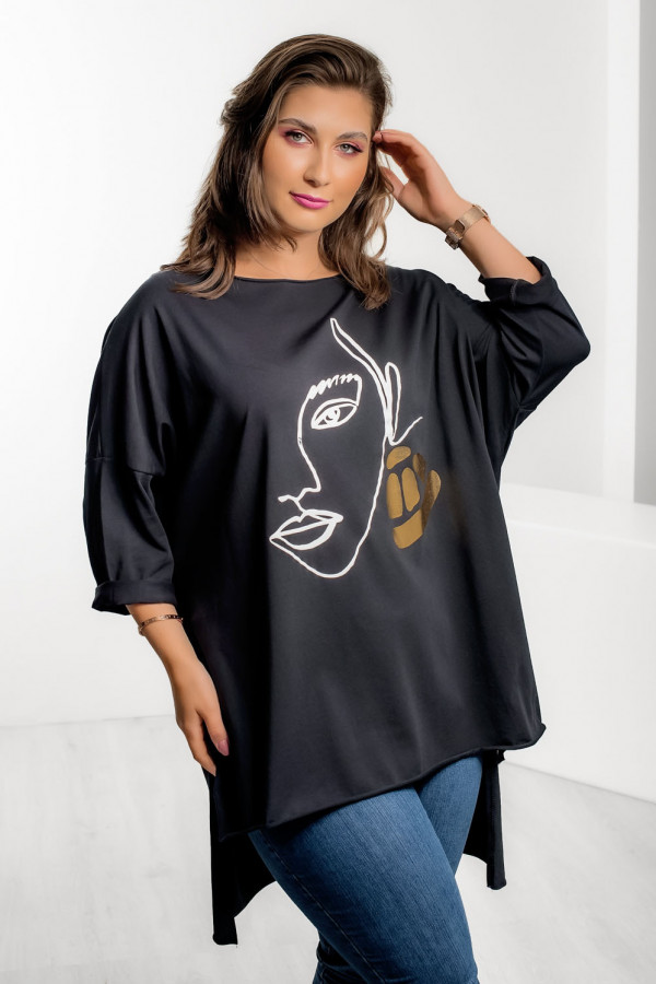 Bluzka damska oversize w kolorze czarnym dłuższy tył rękaw 3/4 woman face 2