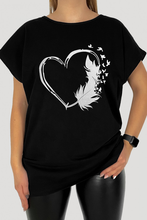 T-shirt damski plus size w kolorze czarnym print serce piórko odlatujące ptaki
