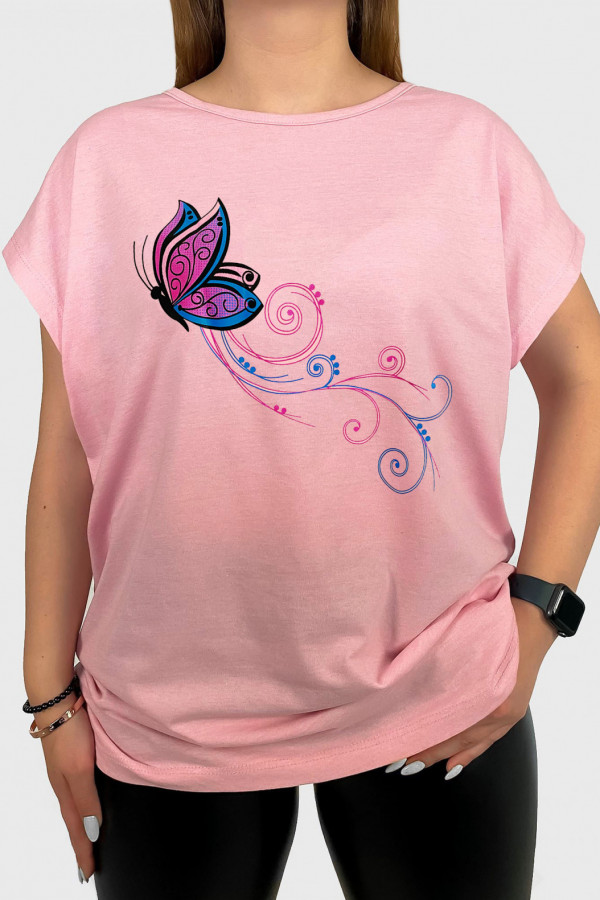 T-shirt damski plus size w kolorze różowym print motyl butterfly