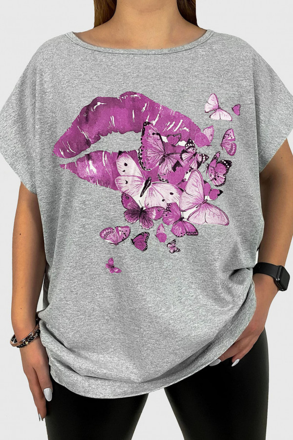 T-shirt damski plus size w kolorze szarym usta motyle pink